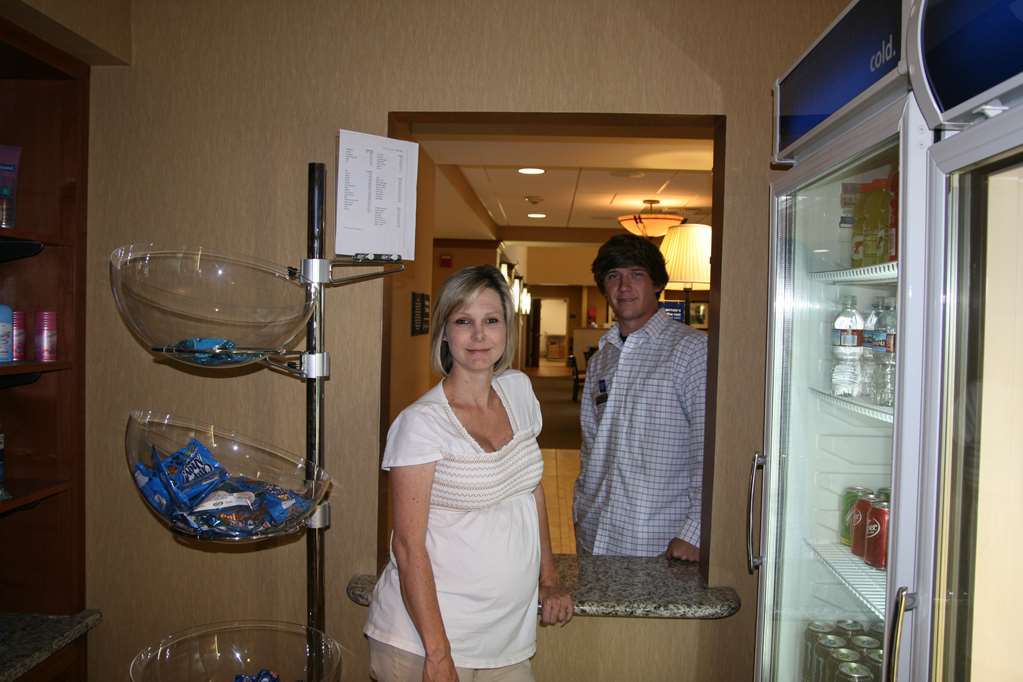 Hampton Inn And Suites Bakersfield North-Airport Ресторан фото